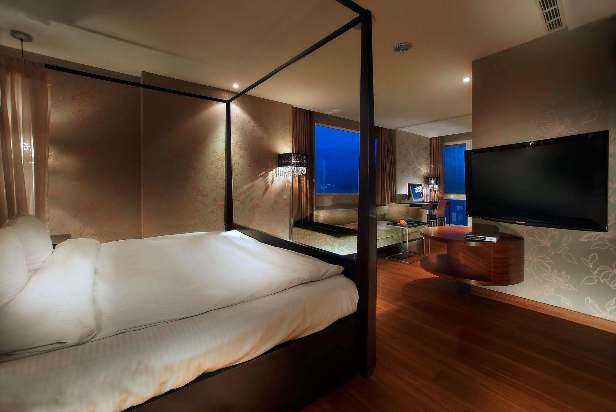 Spa Home Sun Moon Lake Luxury Lakeside Hotel Yuchi Extérieur photo